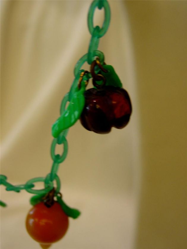 RARE BAKELITE LARGE FRUIT NECKLACE/ APPLEJUICE/COLORS   