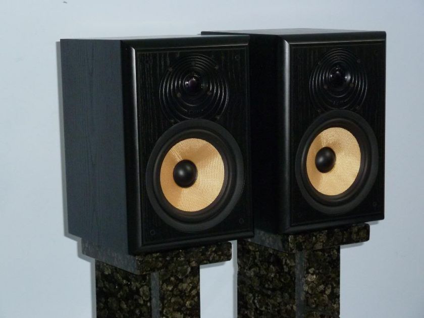 BOWERS & WILKINS B&W CDM 2 STEREO SPEAKERS (COMPACT DIG  