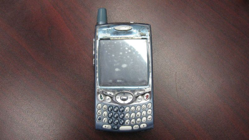 PalmOne Treo 650 Phone w/Power Supply Adapter  