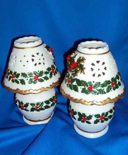 CHRISTMAS HOLLY CERAMIC TEA LIGHT 2 PC CANDLE LAMP NWOB  