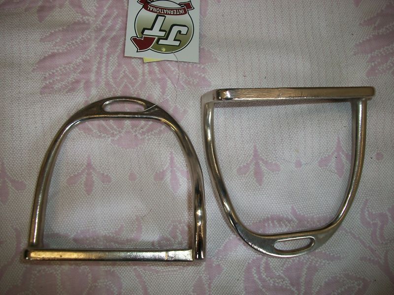 EquiRoyal English Safety StirrupsSilver4 1/4  