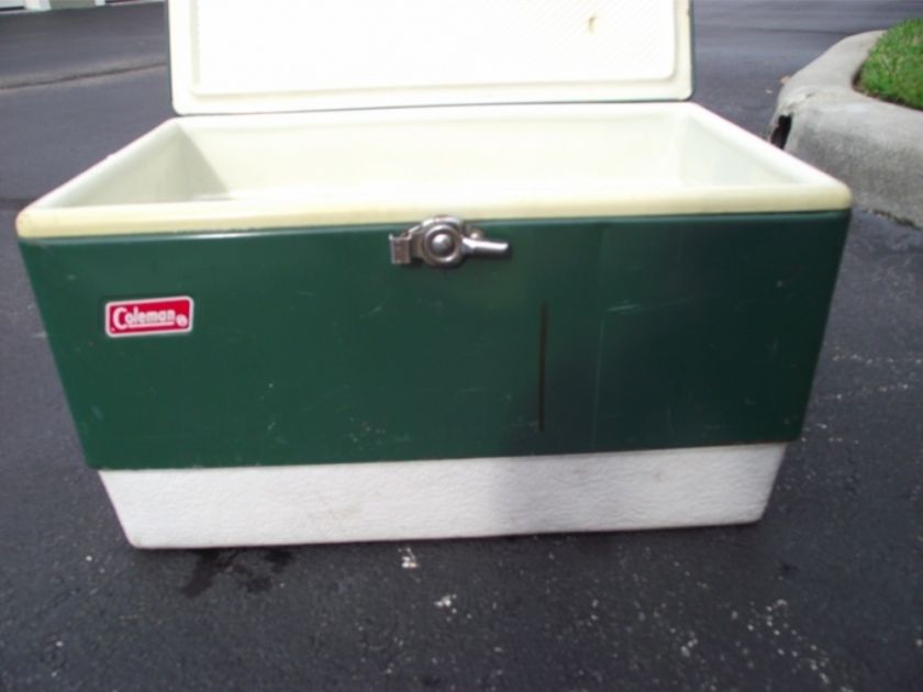 Vintage 1975 green Coleman cooler, steel and plastic  