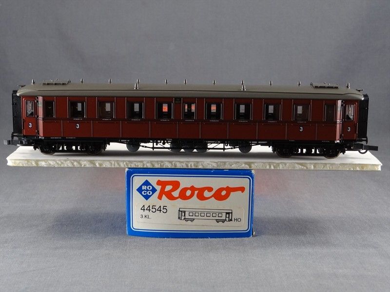 DTD TRAINS   HO SCALE   ROCO 44545 PASSENGER CAR   MODEL TRAIN  