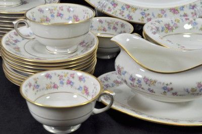 Set (30) Lamberton Reverie Ivory China USA Gilded Lot  