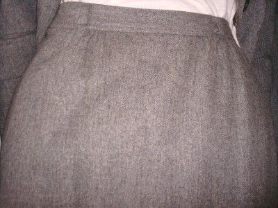 Womens preowned Suits Galore gray wool skirt suit, size 6P.