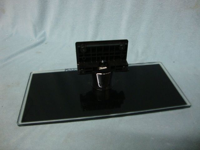 RCA 26LA30RQ PEDESTAL STAND LCD TV  