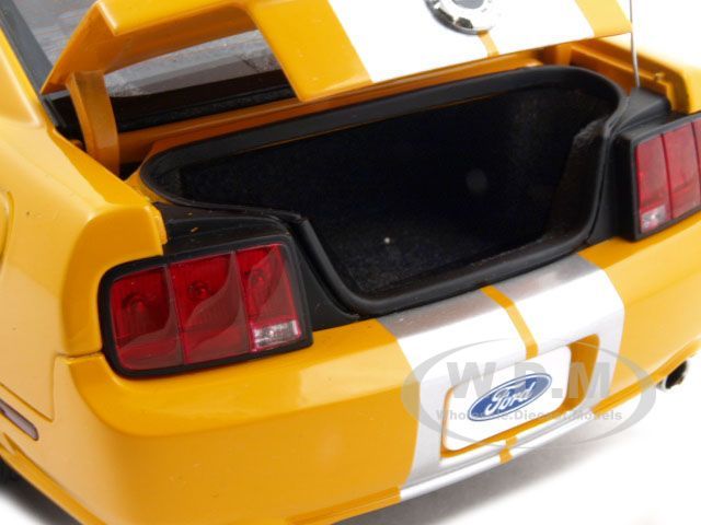   model of 2007 shelby mustang gt die cast model car by autoart has