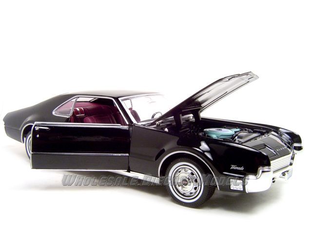 1966 OLDSMOBILE TORONADO BLACK 118 SCALE DIECAST MODEL  