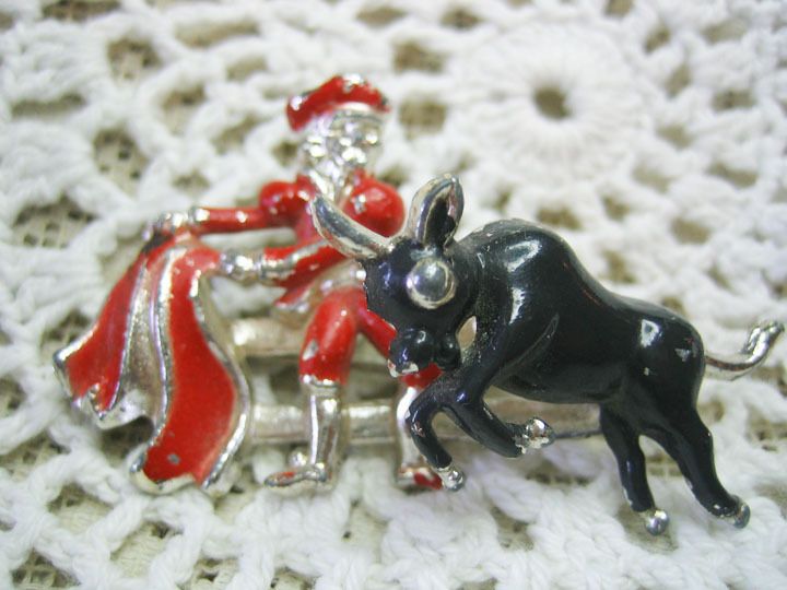 ENAMEL BOBBLE BULL & MATADOR BOBBLE BROOCH VINTAGE  