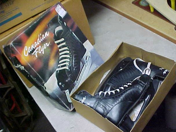 Canadian Flyer Black Ice Hockey Skates + Box size 5  