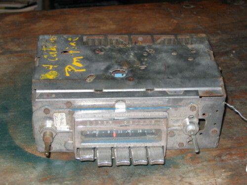 1964 PONTIAC AM RADIO USED 64 RARE CORE DELCO# 984077  