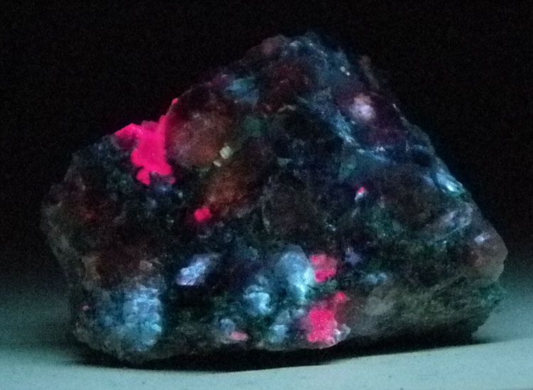 TUGTUPITE   Fluorescent Mineral from Greenland  