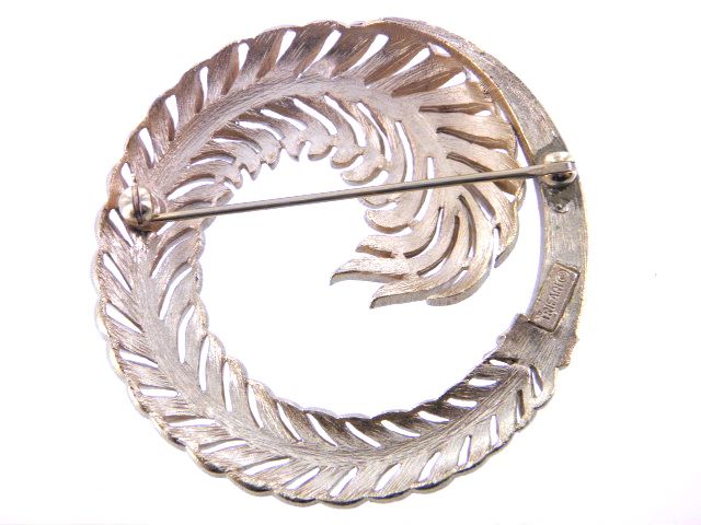 VINTAGE TRIFARI BRUSHED GOLD SWIRL LEAF FEATHER PIN  