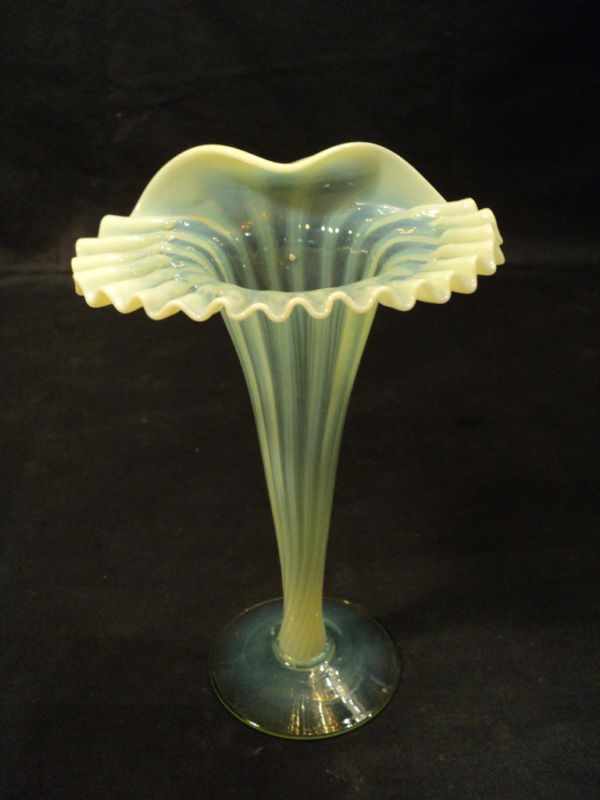 GORGEOUS OPALESCENT VASELINE JACK IN THE PULPIT ART GLASS VASE  